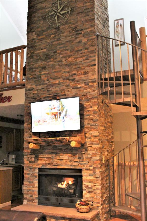 Spacious Downtown Condo Walking Distance To Downtown Gatlinburg Sleeps 6 Guests Bagian luar foto