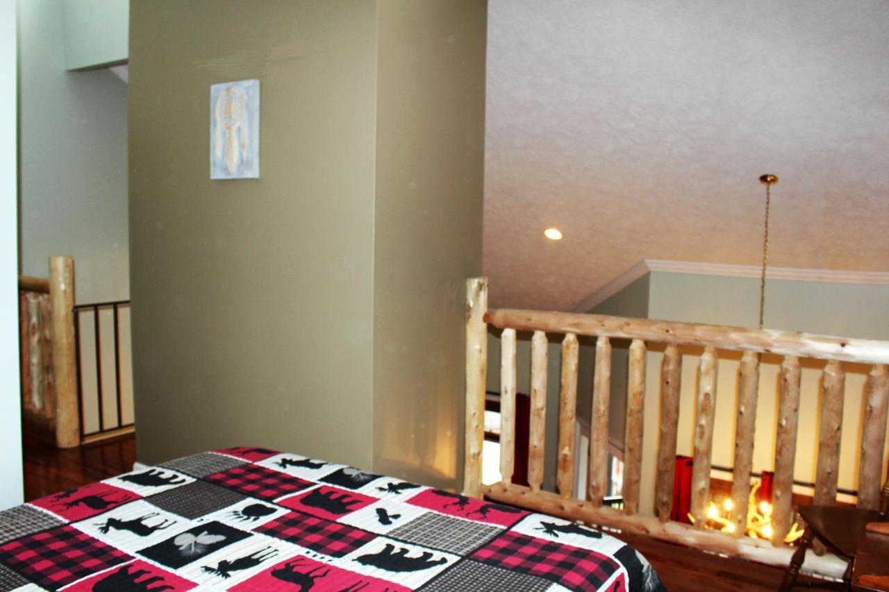 Spacious Downtown Condo Walking Distance To Downtown Gatlinburg Sleeps 6 Guests Bagian luar foto