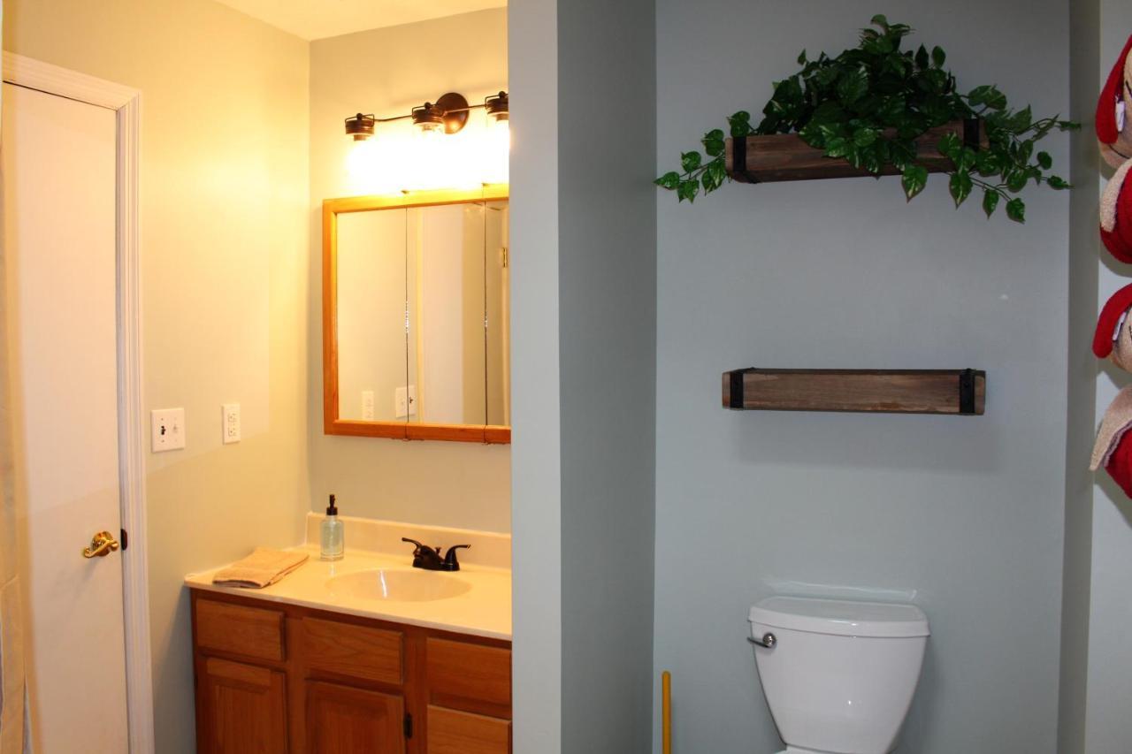 Spacious Downtown Condo Walking Distance To Downtown Gatlinburg Sleeps 6 Guests Bagian luar foto