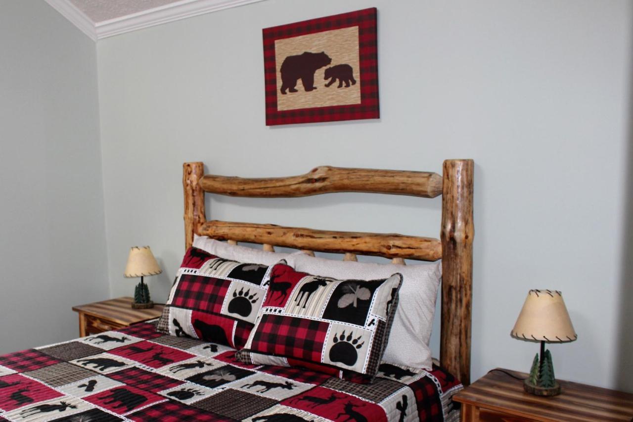 Spacious Downtown Condo Walking Distance To Downtown Gatlinburg Sleeps 6 Guests Bagian luar foto