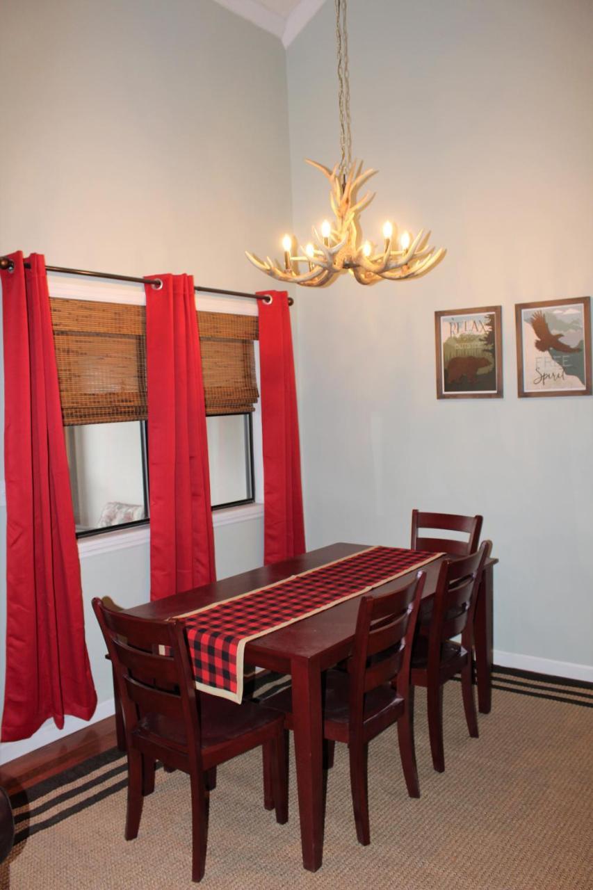 Spacious Downtown Condo Walking Distance To Downtown Gatlinburg Sleeps 6 Guests Bagian luar foto