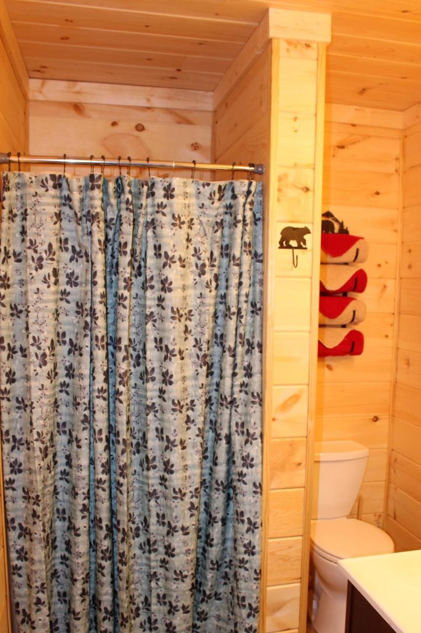 Spacious Downtown Condo Walking Distance To Downtown Gatlinburg Sleeps 6 Guests Bagian luar foto