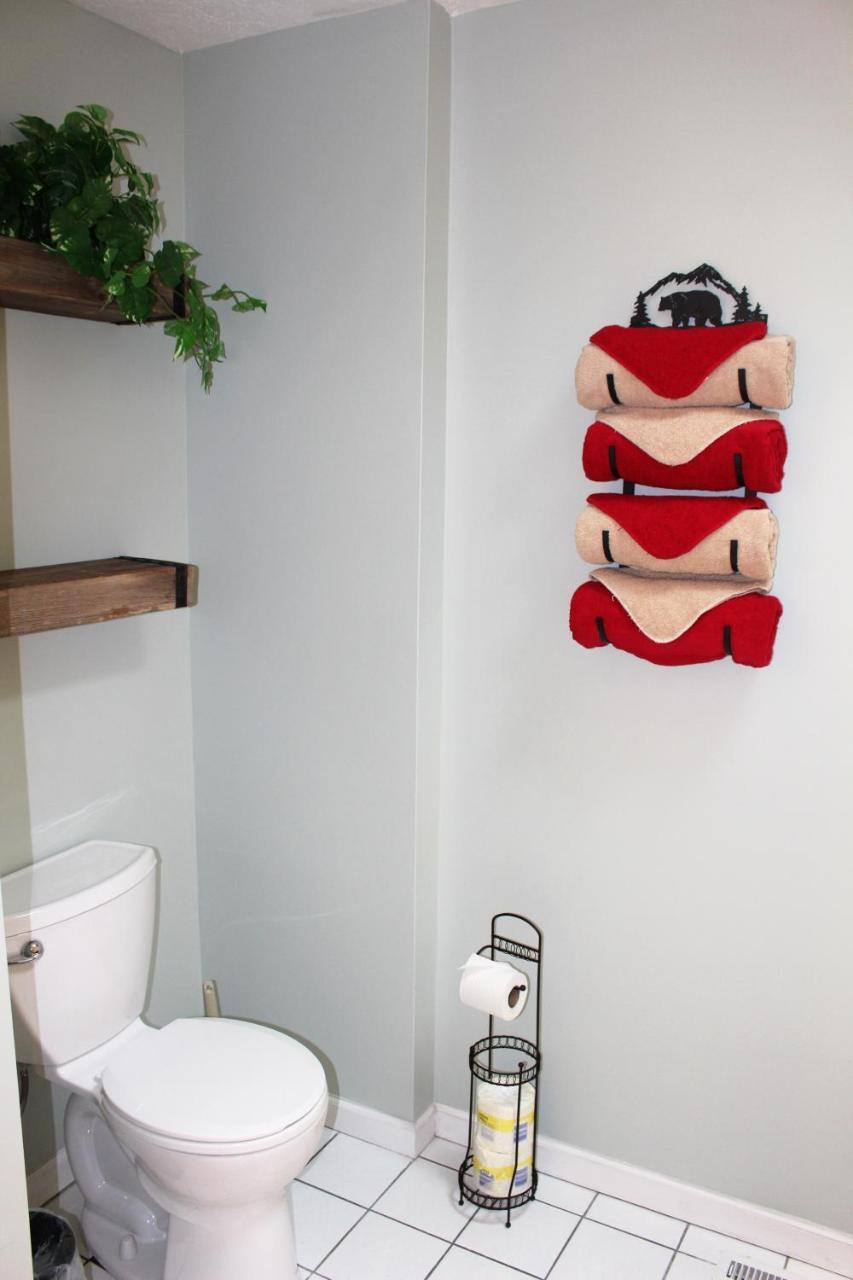 Spacious Downtown Condo Walking Distance To Downtown Gatlinburg Sleeps 6 Guests Bagian luar foto