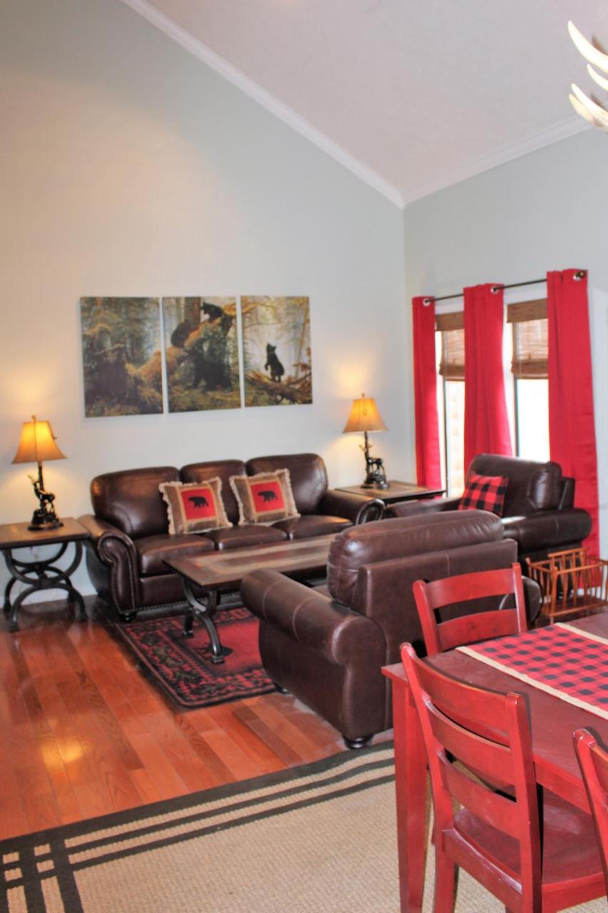 Spacious Downtown Condo Walking Distance To Downtown Gatlinburg Sleeps 6 Guests Bagian luar foto