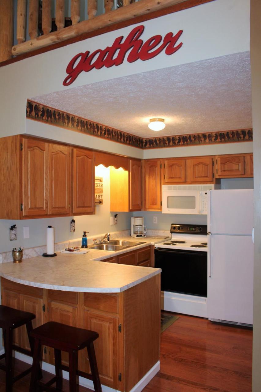 Spacious Downtown Condo Walking Distance To Downtown Gatlinburg Sleeps 6 Guests Bagian luar foto