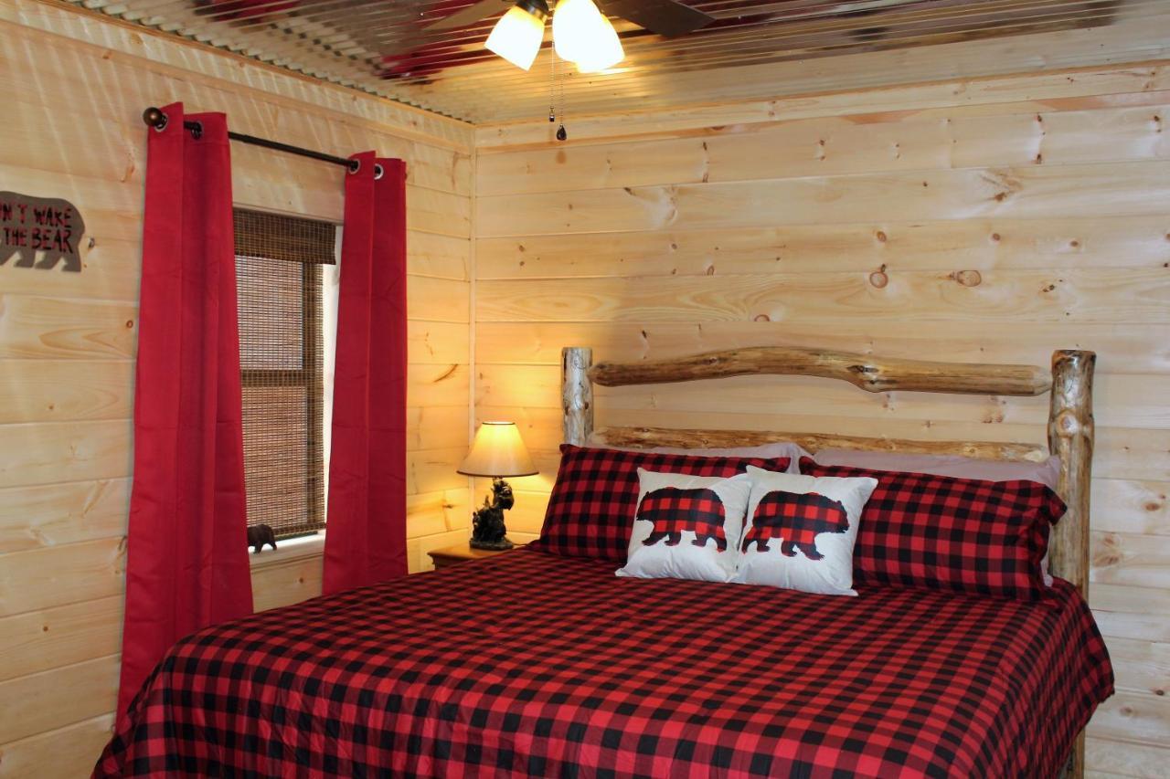 Spacious Downtown Condo Walking Distance To Downtown Gatlinburg Sleeps 6 Guests Bagian luar foto